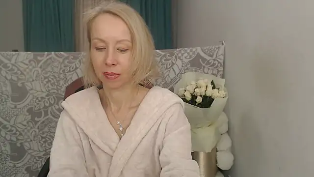 LuxuryNika online show from November 27, 3:36 pm