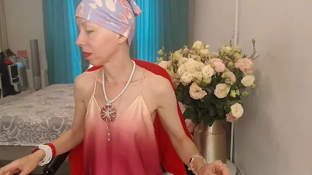 Snapshot of LuxuryNika chatting on July 20, 9:23 am LuxuryNika online show from July 20, 9:23 am