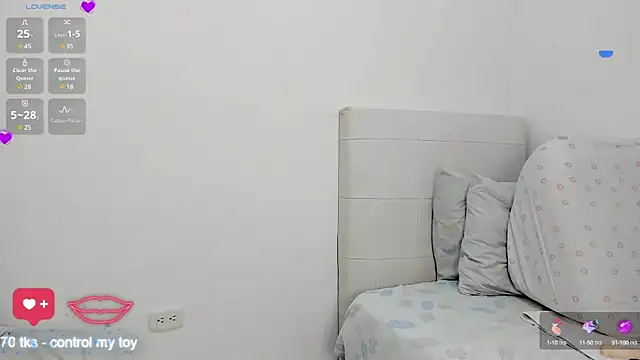 Snapshot of AlexxandraRivera chatting on February 7, 2:50 am AlexxandraRivera online show from February 7, 2:50 am