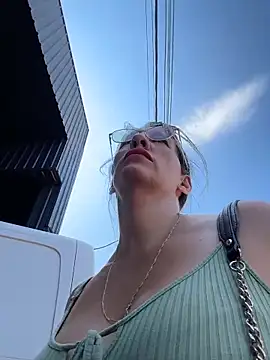 Gatitacarlita online show from March 28, 2:38 pm