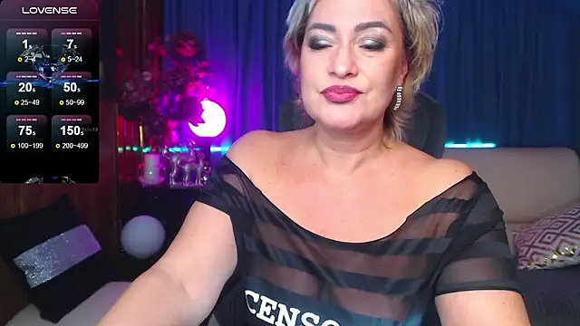 Snapshot of Ellen_Ripley chatting on December 6, 1:11 pm Ellen Ripley online show from December 6, 1:11 pm