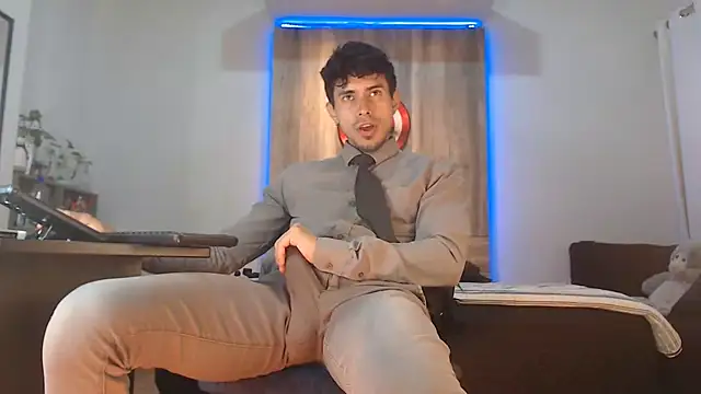 Andrew 4  online show from October 30, 1:07 am