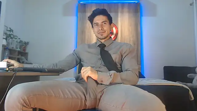 Andrew 4  online show from November 28, 3:31 am