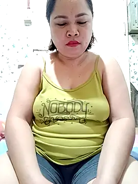 Snapshot of XXLorie_02 chatting on October 6, 9:12 pm XXLorie 02 online show from October 6, 9:12 pm