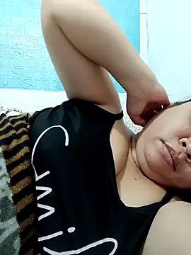 Snapshot of XXLorie_02 chatting on October 23, 1:43 pm XXLorie 02 online show from October 23, 1:43 pm