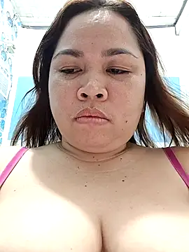 Snapshot of XXLorie_02 chatting on April 4, 11:40 am XXLorie 02 online show from April 4, 11:40 am
