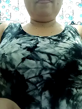Snapshot of XXLorie_02 chatting on April 21, 12:01 am XXLorie 02 online show from April 21, 12:01 am