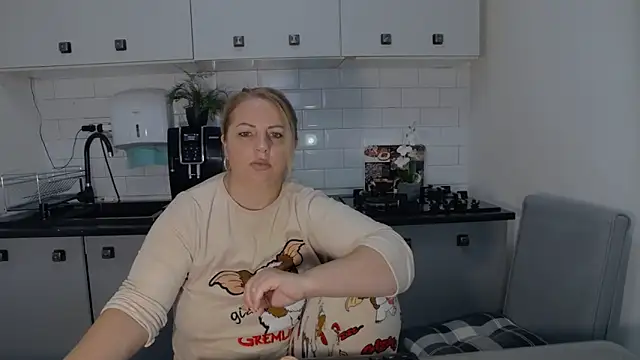 Snapshot of erikaerika chatting on September 20, 6:25 am erikaerika online show from September 20, 6:25 am