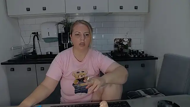 Snapshot of erikaerika chatting on September 22, 7:43 am erikaerika online show from September 22, 7:43 am