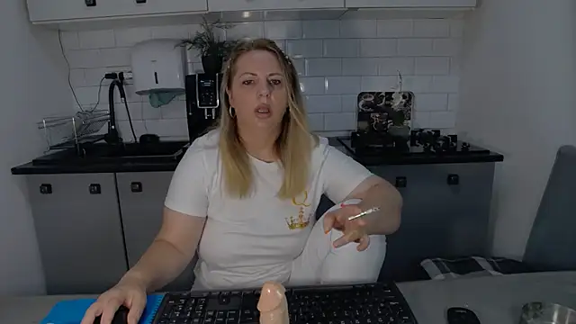 Snapshot of erikaerika chatting on September 25, 7:23 am erikaerika online show from September 25, 7:23 am