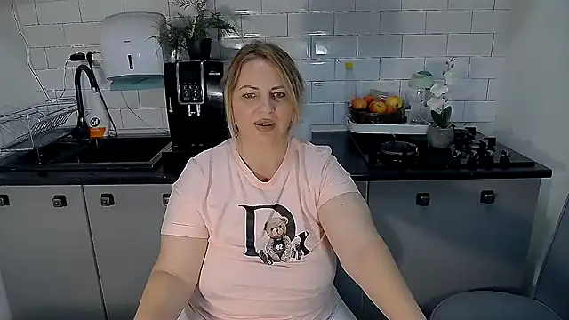 Snapshot of erikaerika chatting on October 8, 9:18 am erikaerika online show from October 8, 9:18 am