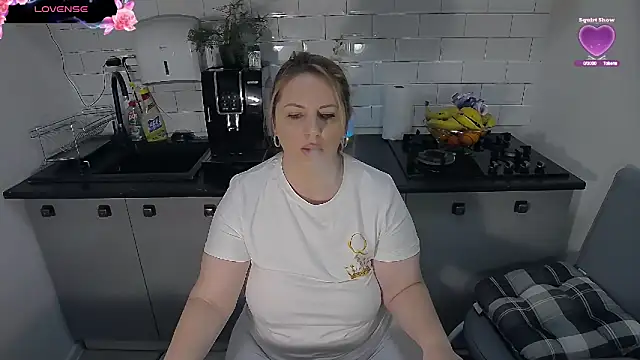 erikaerika online show from December 22, 7:38 am