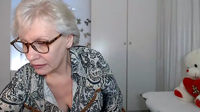 Ghertrude52 online show from March 19, 4:03 am