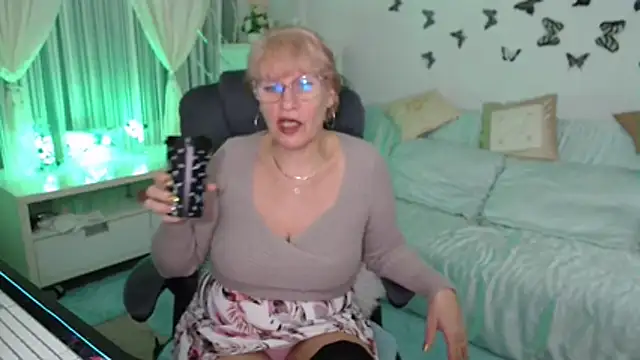 Ghertrude52 online show from November 22, 4:11 am