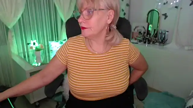 Ghertrude52 online show from January 9, 4:04 am