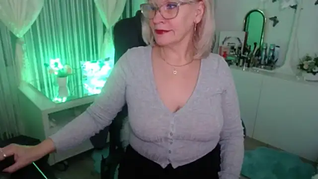 Ghertrude52 online show from January 12, 4:07 am