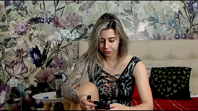 RoseDiamond06 online show from January 13, 5:55 pm