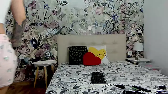 RoseDiamond06 online show from October 25, 6:46 pm