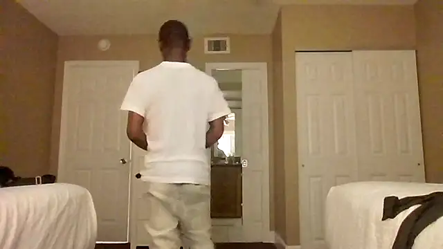 Snapshot of MrRuddeebony chatting on April 26, 9:29 am MrRuddeebony online show from April 26, 9:29 am