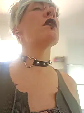 PinkTheHawk online show from January 7, 1:17 am