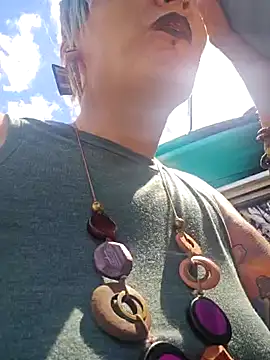 PinkTheHawk online show from January 9, 2:22 am