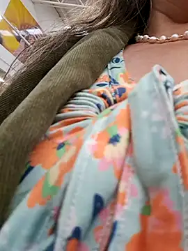 Snapshot of emma_tour chatting on October 4, 7:01 pm emma tour online show from October 4, 7:01 pm