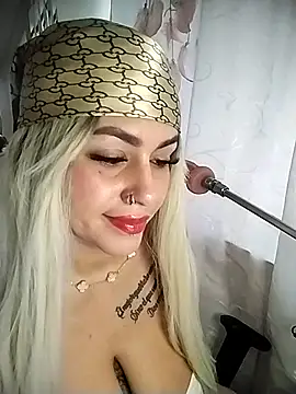 Snapshot of chelaqueen_ chatting on February 27, 8:42 pm chelaqueen online show from February 27, 8:42 pm