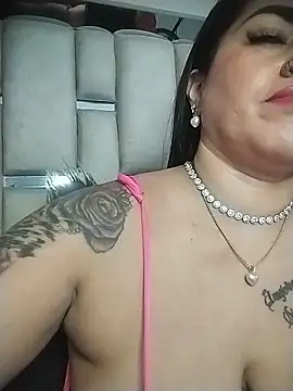 Snapshot of chelaqueen_ chatting on June 2, 9:06 pm chelaqueen online show from June 2, 9:06 pm