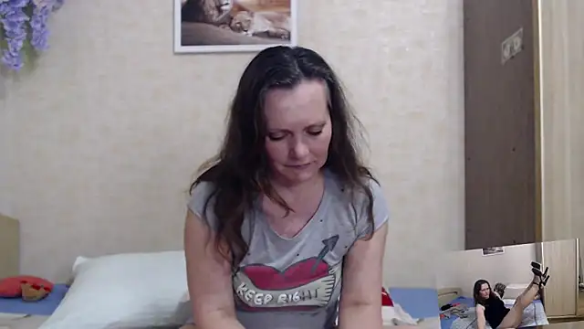 Snapshot of SheLion chatting on April 23, 5:15 pm SheLion online show from April 23, 5:15 pm