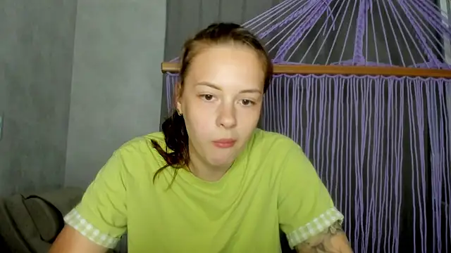 Snapshot of why_again_me chatting on May 18, 6:25 pm why again me online show from May 18, 6:25 pm