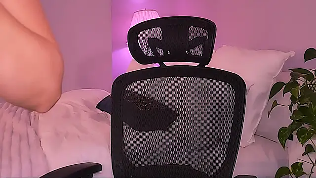 Snapshot of Wonderful_Woman chatting on March 26, 11:10 pm Wonderful Woman online show from March 26, 11:10 pm