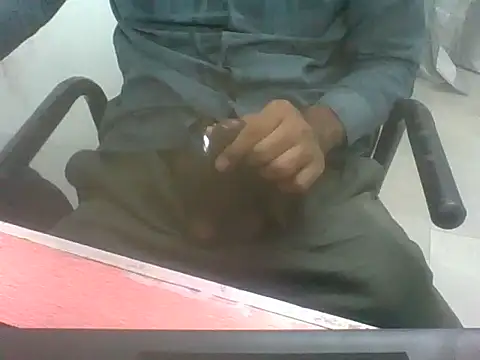 Snapshot of lltstr52 chatting on March 31, 6:03 am lltstr52 online show from March 31, 6:03 am