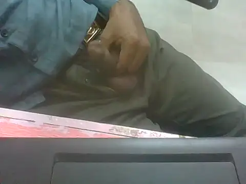 Snapshot of lltstr52 chatting on April 4, 8:01 am lltstr52 online show from April 4, 8:01 am