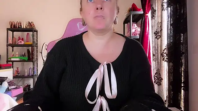 kisicaxx online show from December 19, 11:39 am