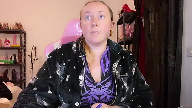 kisicaxx online show from February 13, 8:05 pm