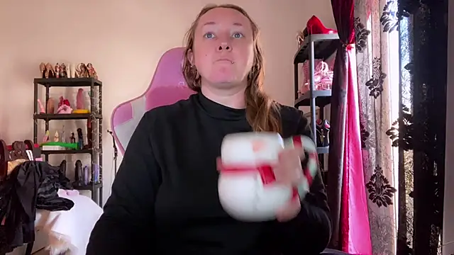 kisicaxx online show from February 18, 2:13 pm