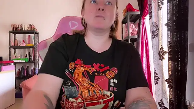 Snapshot of kisicaxx chatting on May 6, 1:49 pm kisicaxx online show from May 6, 1:49 pm
