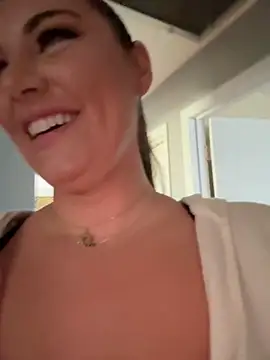 lovely beast online show from September 16, 4:08 pm