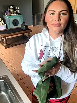 lovely beast online show from October 8, 4:04 pm