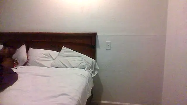 Snapshot of Tramontas chatting on March 11, 5:35 am Tramontas online show from March 11, 5:35 am