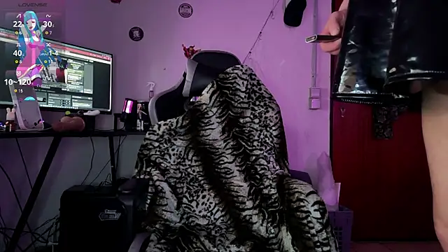 kimberjames84 online show from March 9, 9:30 pm