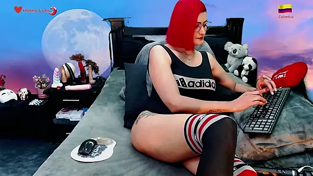 Snapshot of Hanna_Luna chatting on December 12, 7:30 am Hanna Luna online show from December 12, 7:30 am