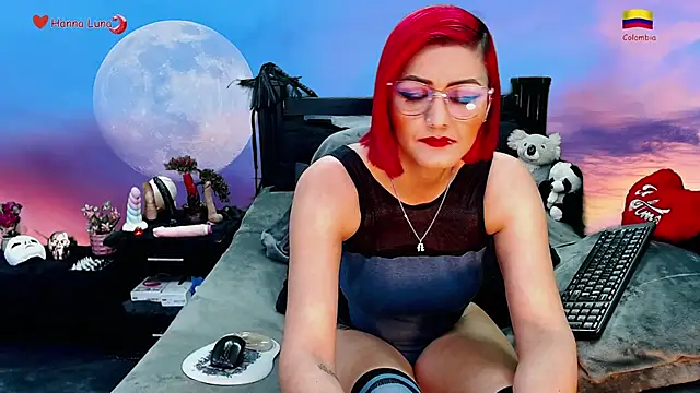 Snapshot of Hanna_Luna chatting on December 17, 6:35 am Hanna Luna online show from December 17, 6:35 am