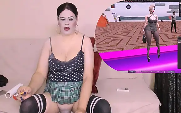 Snapshot of MissDirtyTina chatting on September 22, 9:22 am MissDirtyTina online show from September 22, 9:22 am