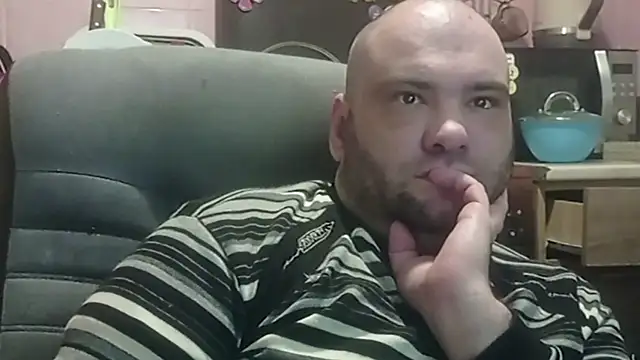 scuban87 online show from March 31, 11:38 pm