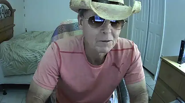 nakeedcowboi65 online show from January 19, 3:32 pm