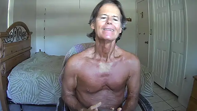 nakeedcowboi65 online show from May 6, 9:20 pm