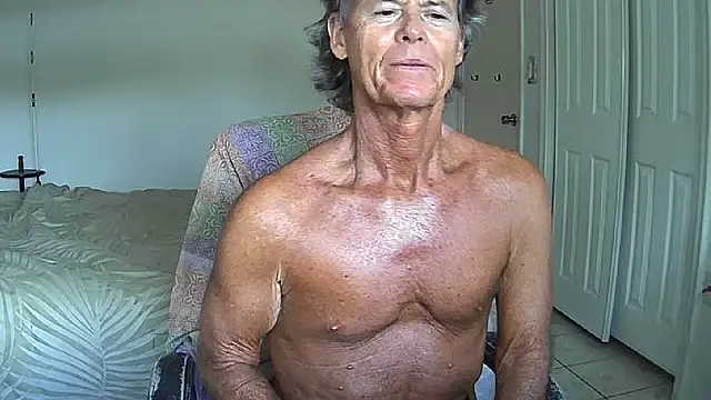 nakeedcowboi65 online show from May 18, 9:42 pm