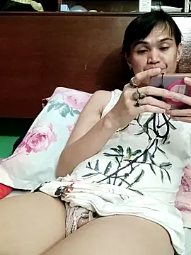 QueenSoreal online show from May 2, 1:49 pm