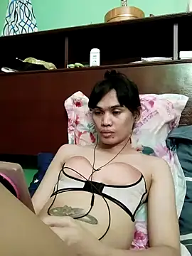 QueenSoreal online show from May 5, 4:48 pm